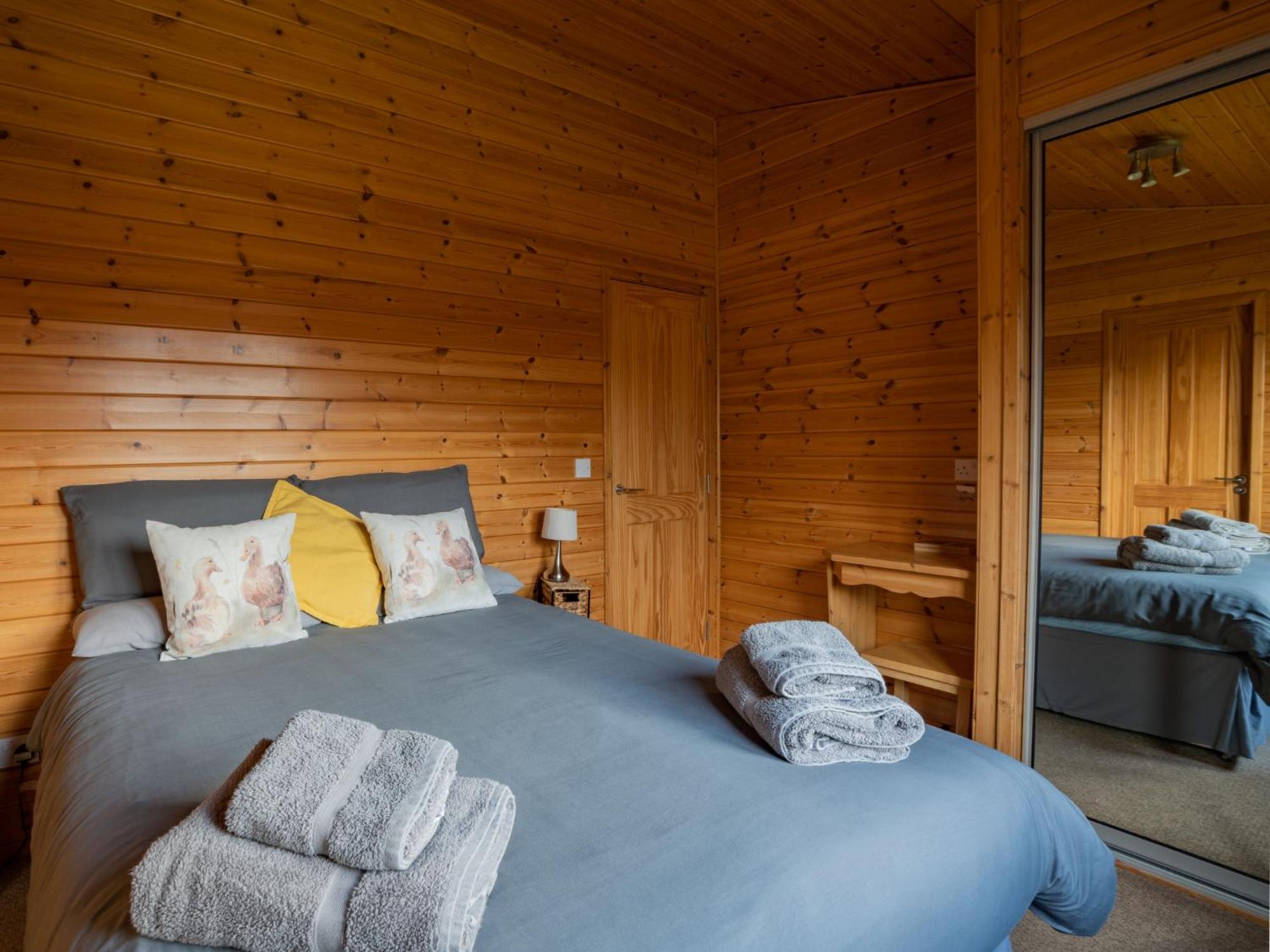 Chalet Loch Leven Lodge 10 By Interhome Kinross ภายนอก รูปภาพ